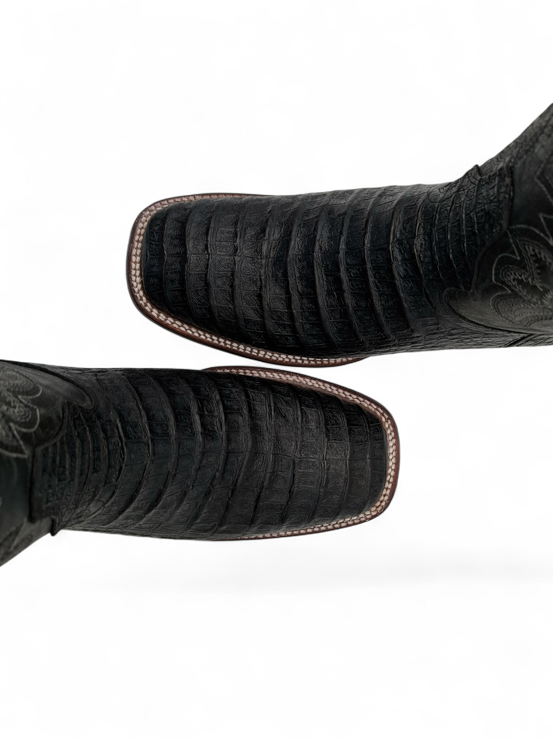 BOTA BIG BULL CABALLERO LOMO PECHO NEGRO TUBO CRATER NEGRO TACON RECTO 0022