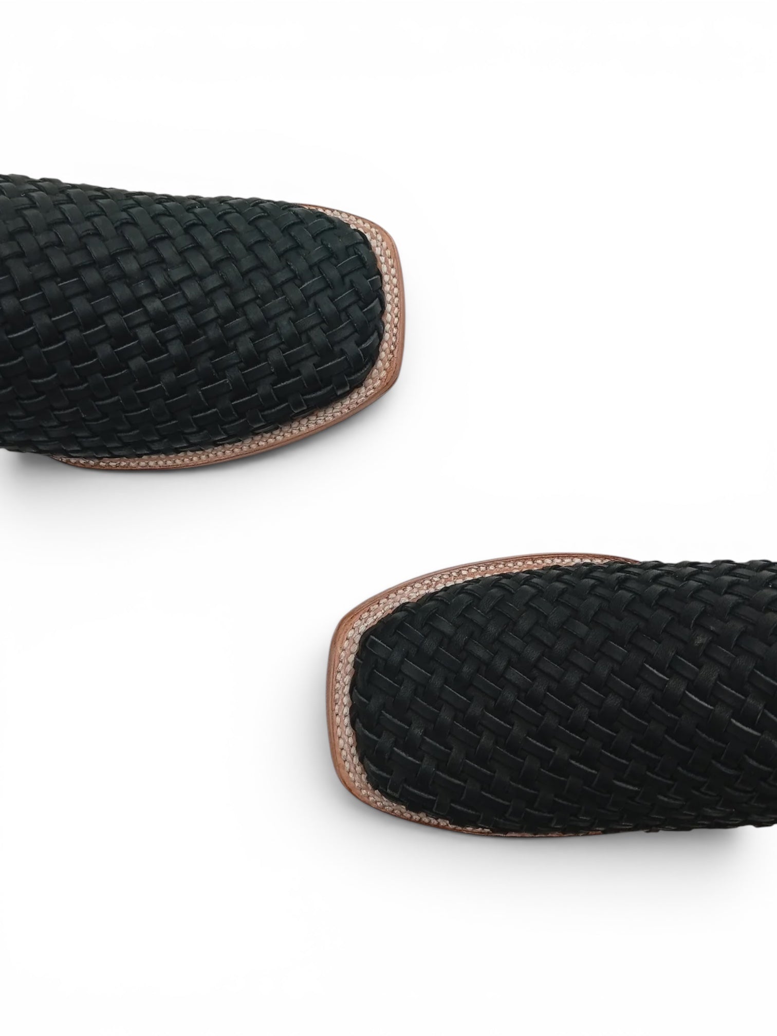 BOTA EJU BULL DOG PETATILLO NEGRO SUELA DE CUERO