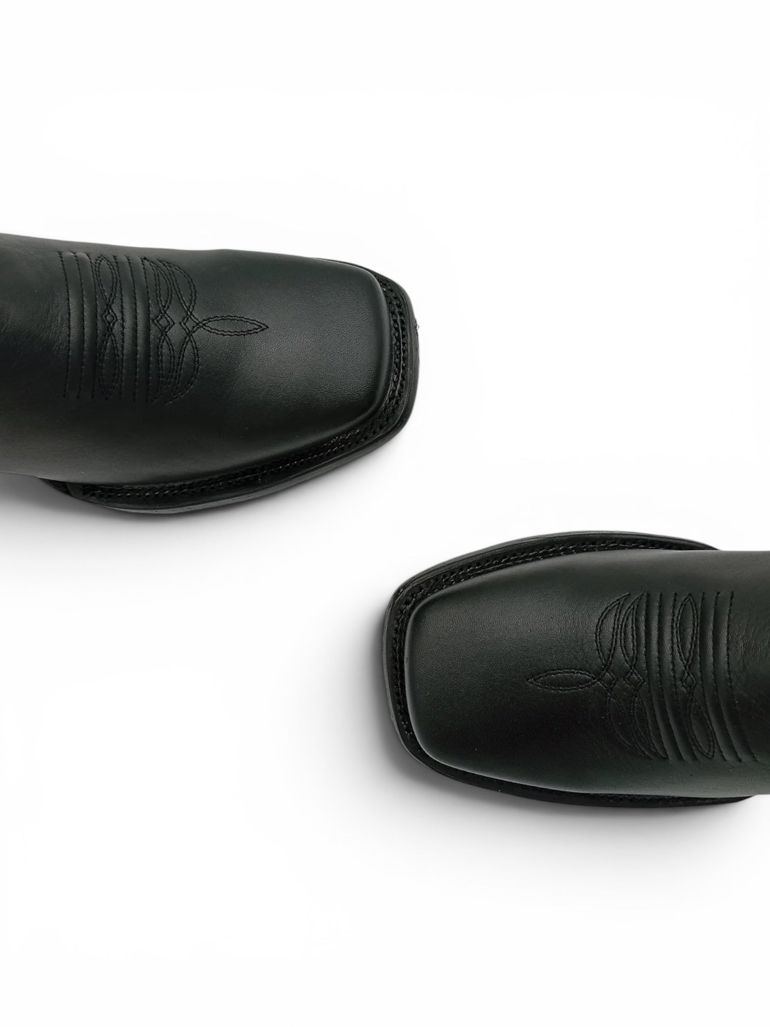 BOTA NOKOTA HORSE BULL DOG LISA NEGRA SUELA DE CUERO DAMA