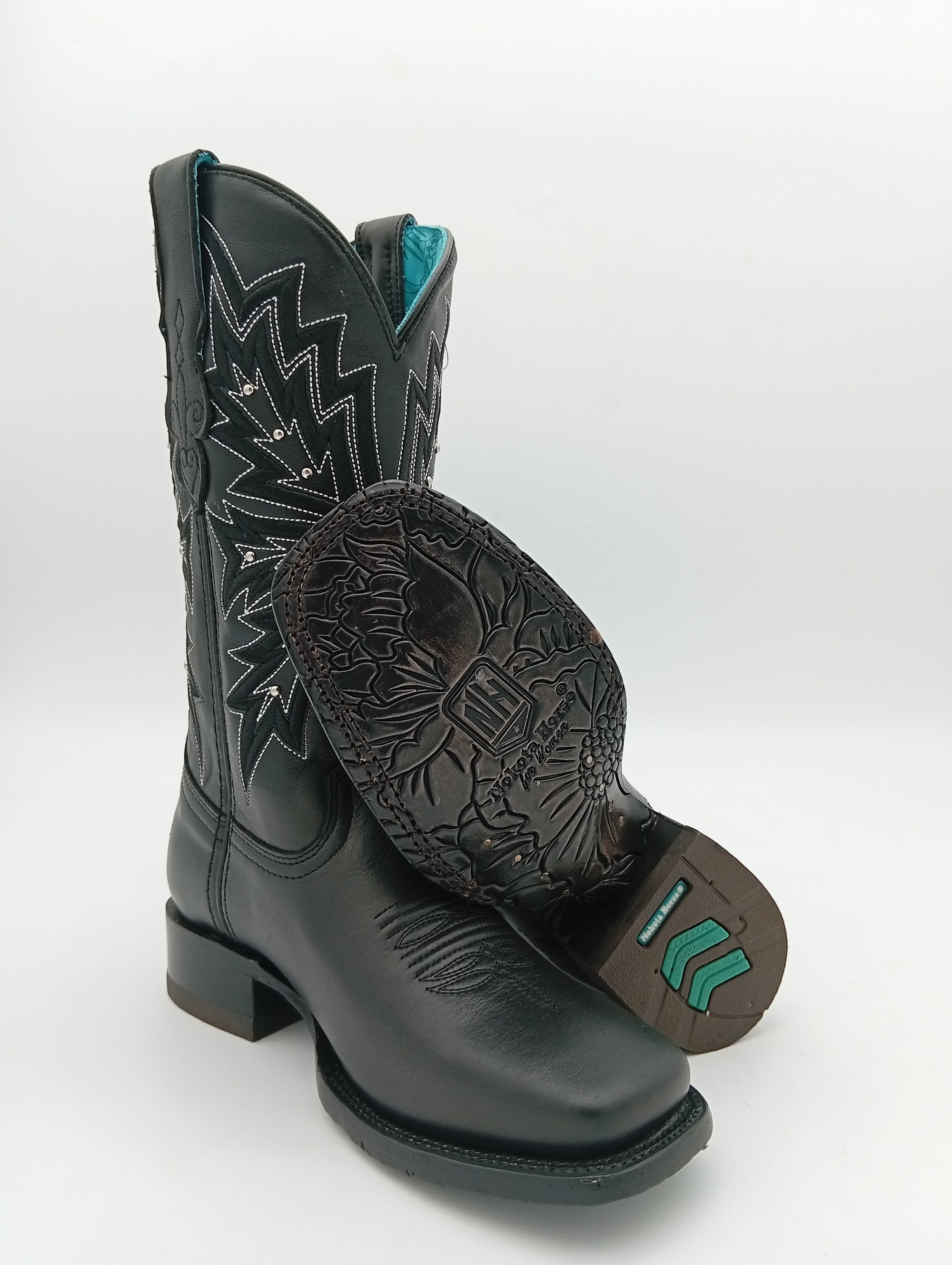 BOTA NOKOTA HORSE BULL DOG LISA NEGRA SUELA DE CUERO DAMA
