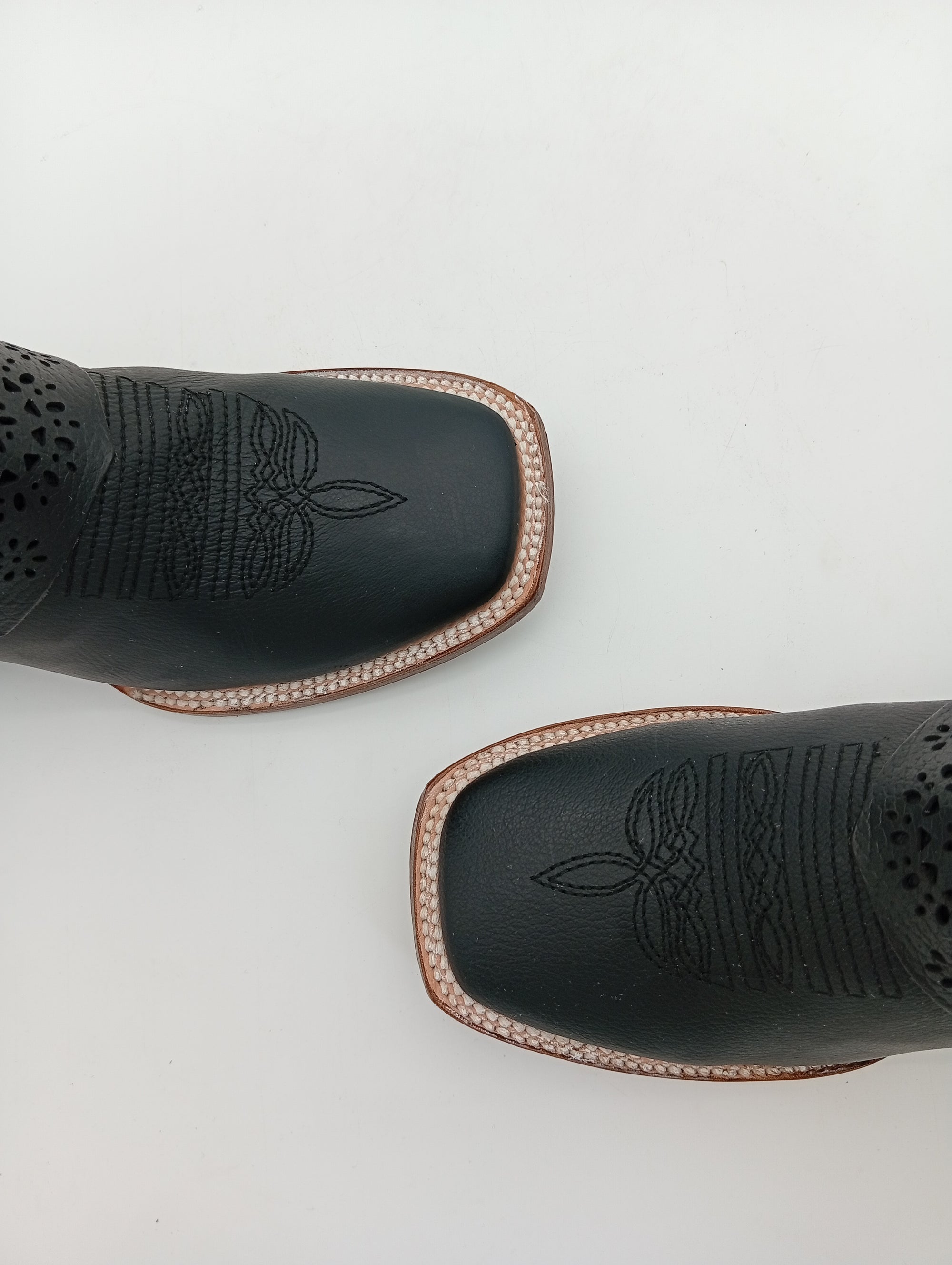 BOTA EL JEREZANO UP LISA NEGRA FLORES SUELA DE CUERO DAMA