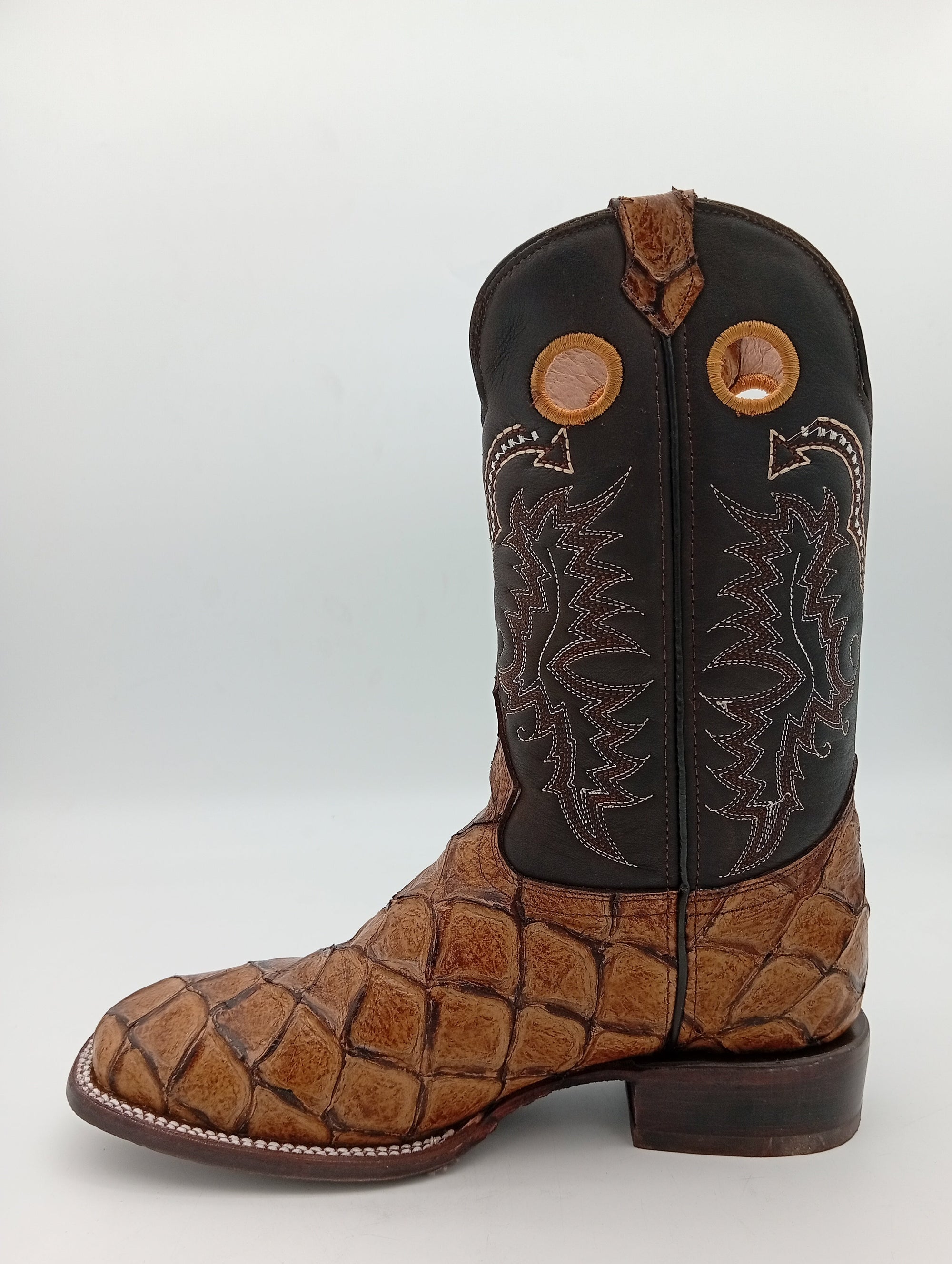 BOTA BIG BULL PIRARUCU FILETEADO CAPUCHINO, SUELA DE CUERO CABALLERO