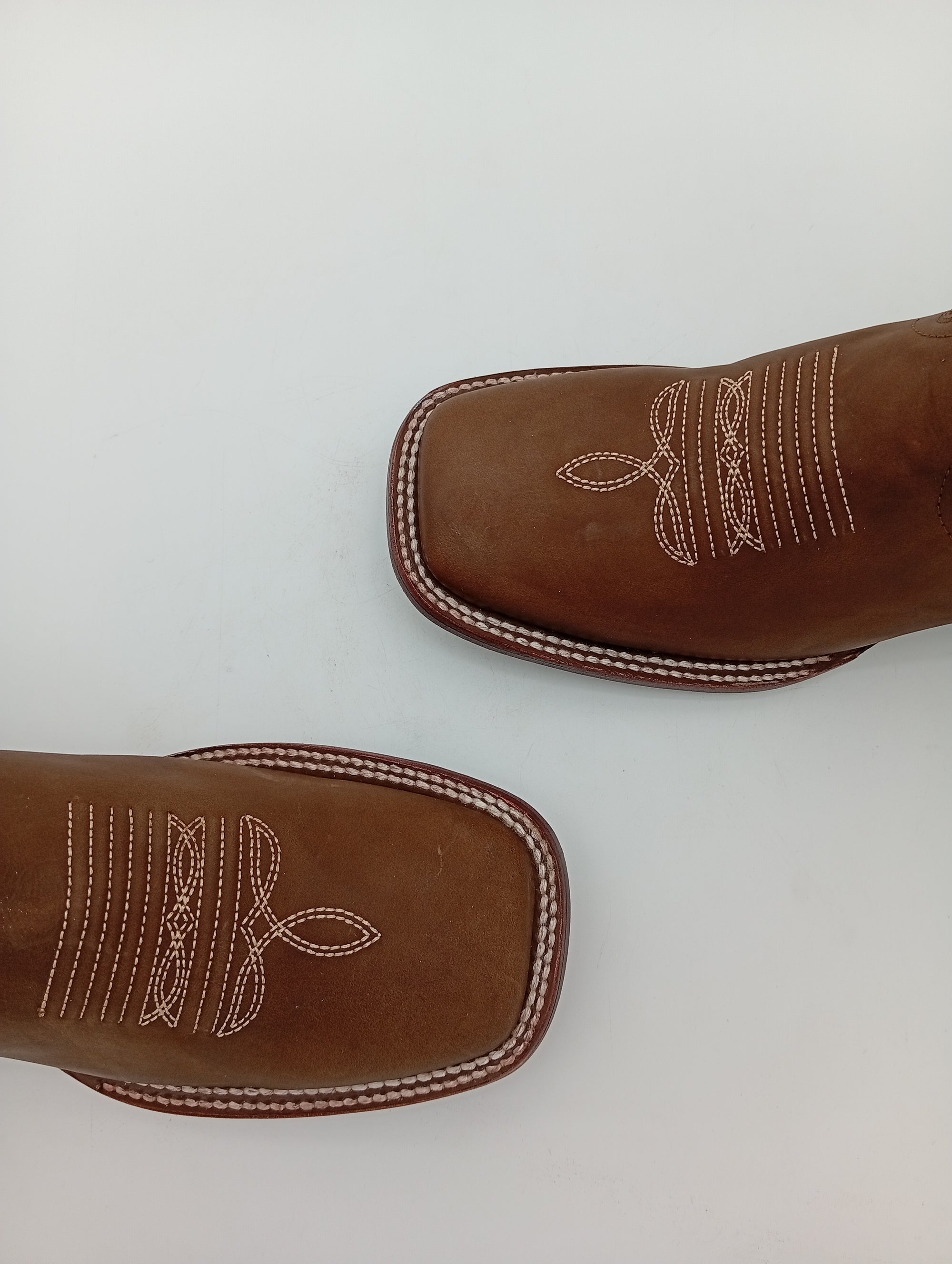 BOTA BUCEFALO BD CRAZY TABACO FLORES BEIGE SUELA DE CUERO DAMA