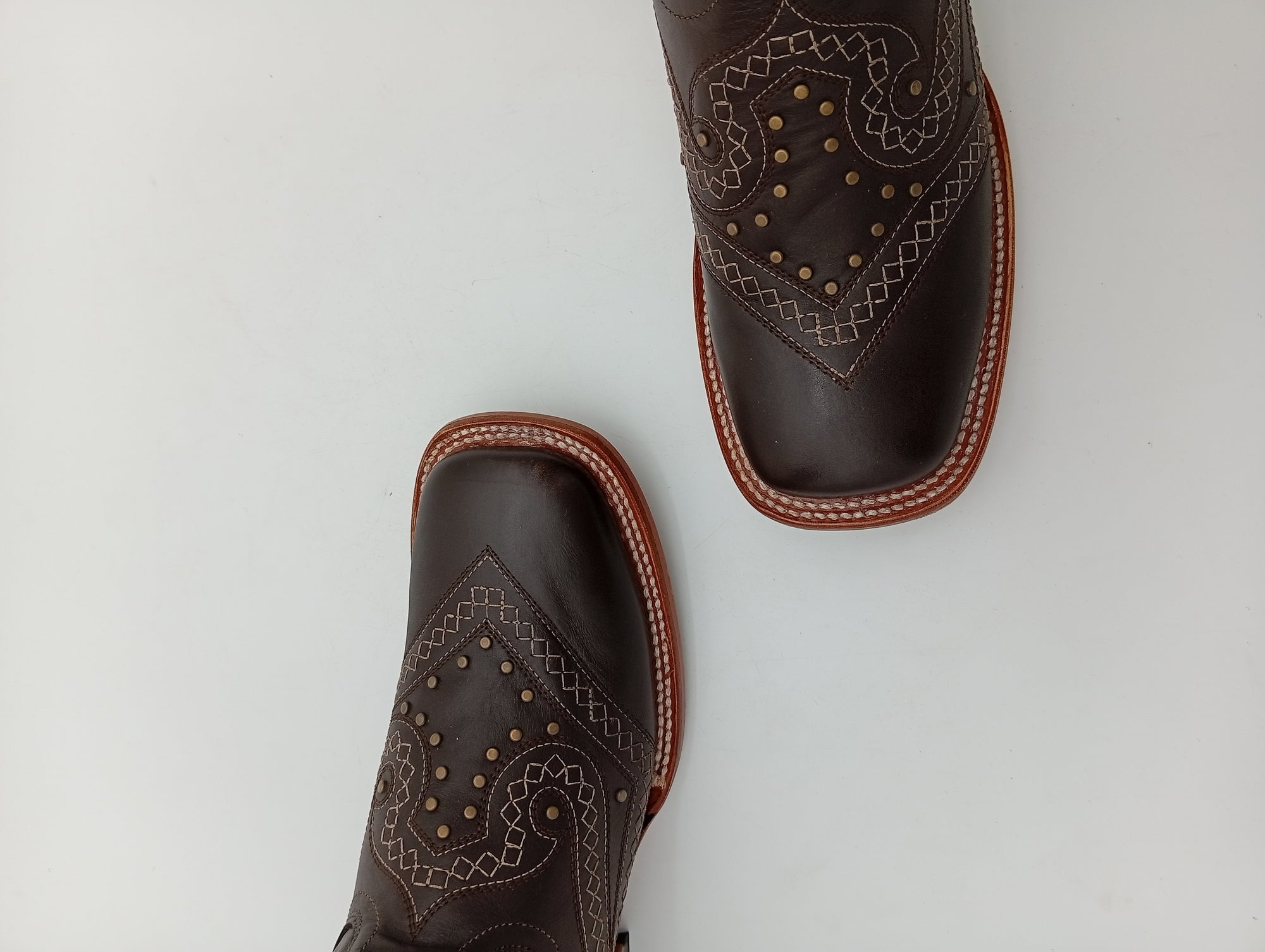 BOTA ROBERT ATANADO CAFE SUELA DE CUERO DAMA