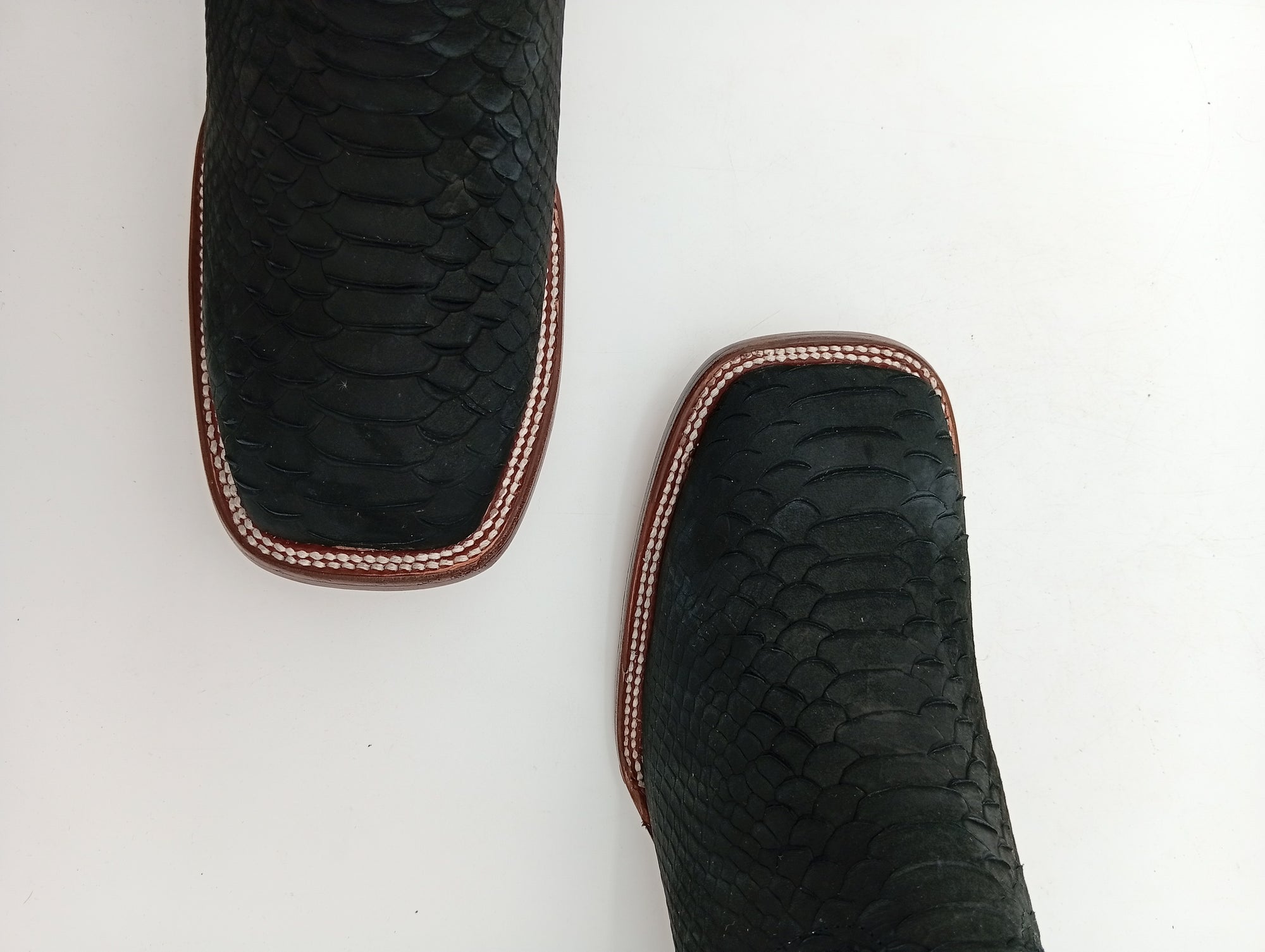 BOTA JAR BOOTS BUCKAR PITHON BUCK NEGRO TUBO ALTO DAMA