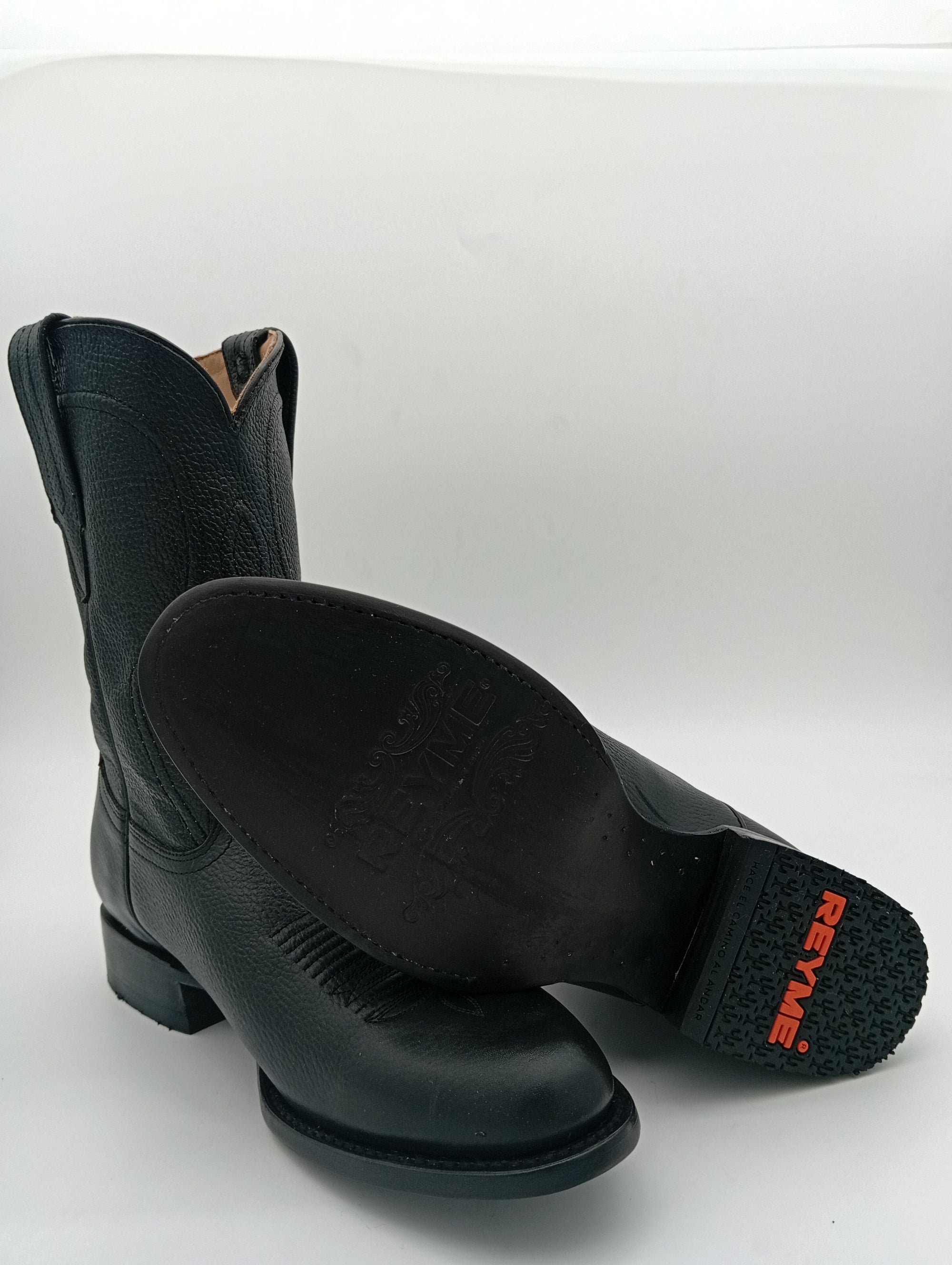 BOTA REYME BRUMA NEGRO OVAL SUELA DE CUERO CABALLERO