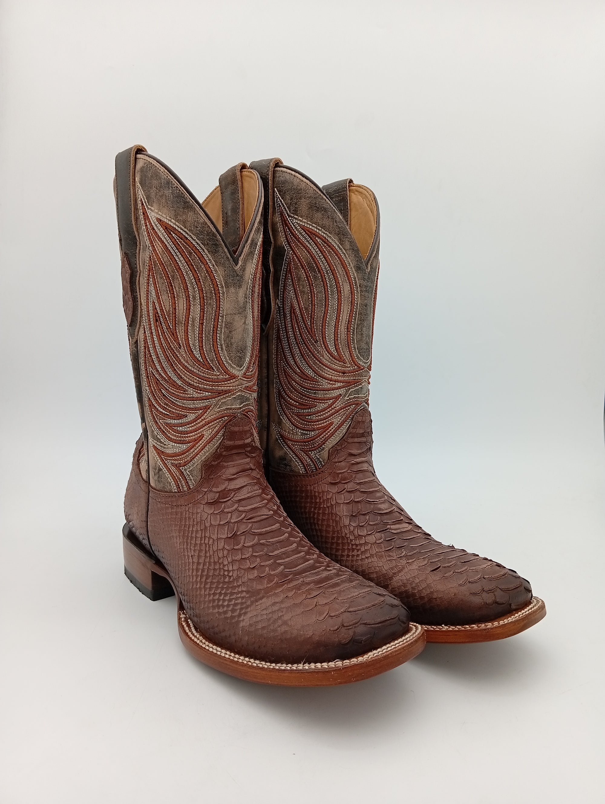 BOTA ROBERT PITHON ENCERADO CAFE SUELA DE CUERO CABALLERO