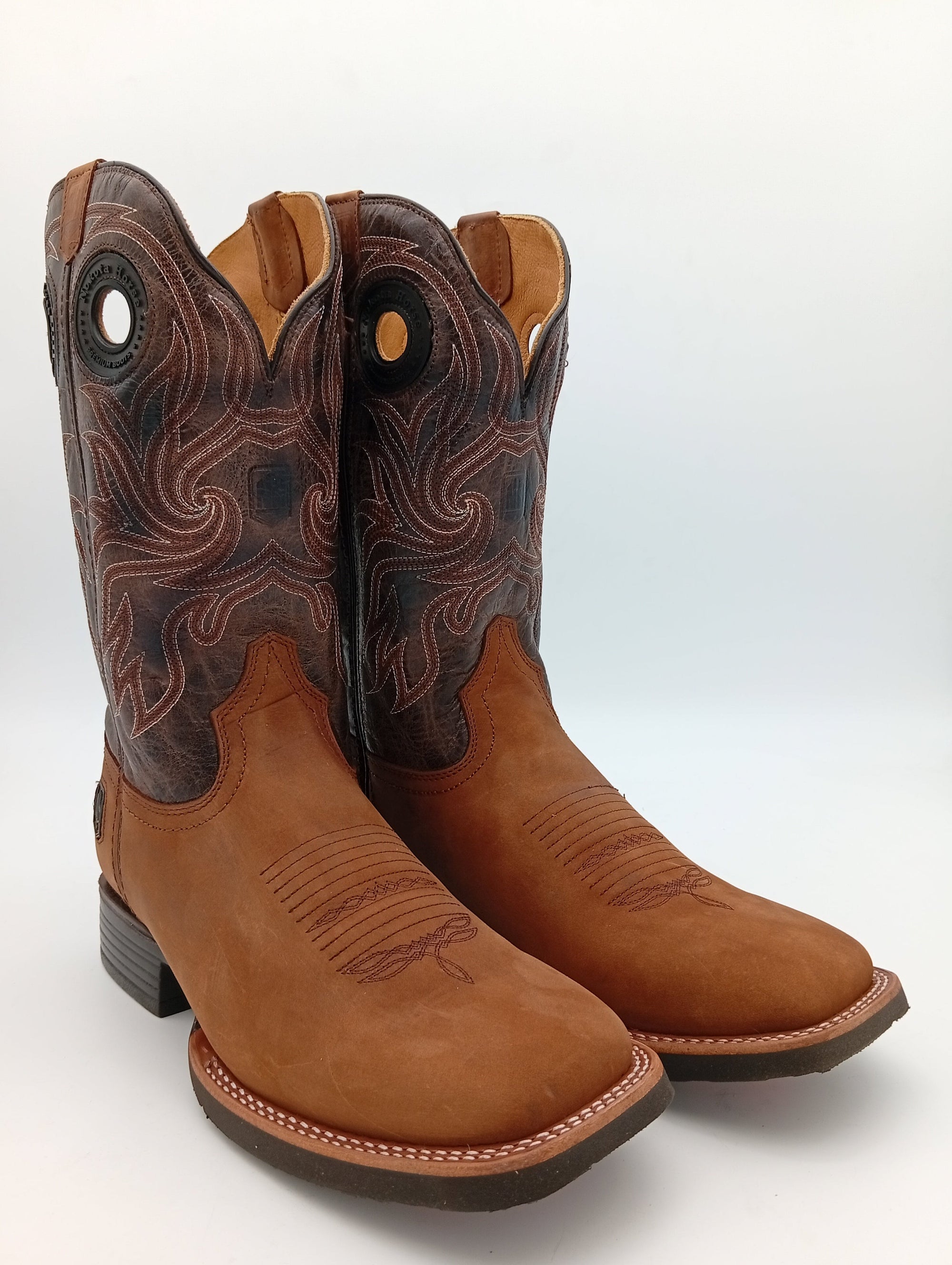 BOTA NOKOTA HORSE MORGAN BULL CRAZY MIEL CABALLERO CON SUELA DE HULE